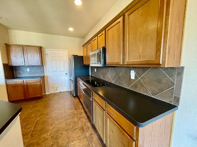 105 Canyon Court, Waxahachie, TX 75167