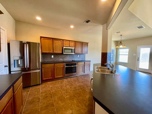 105 Canyon Court, Waxahachie, TX 75167