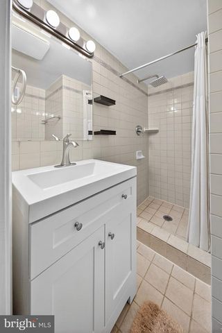 941 PAULSBORO DR, Rockville, MD 20850