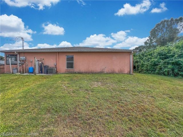 5231 27th ST SW, Lehigh Acres, FL 33973