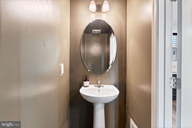 4963 VISTA GREEN LN, Lanham, MD 20706