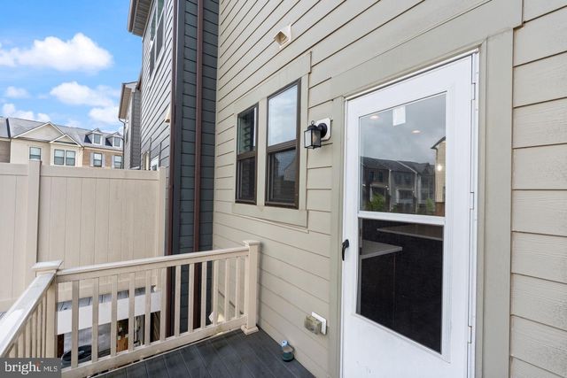 4963 VISTA GREEN LN, Lanham, MD 20706