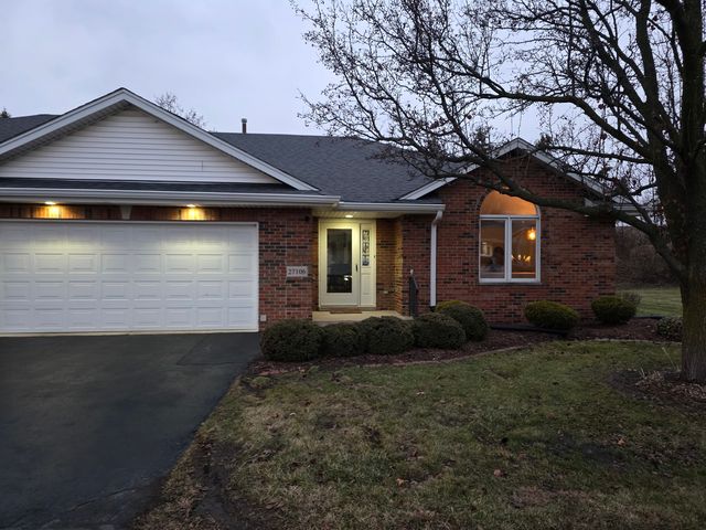 27106 S Fountainview Drive, Crete, IL 60417