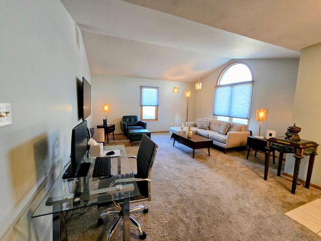 27106 S Fountainview Drive, Crete, IL 60417