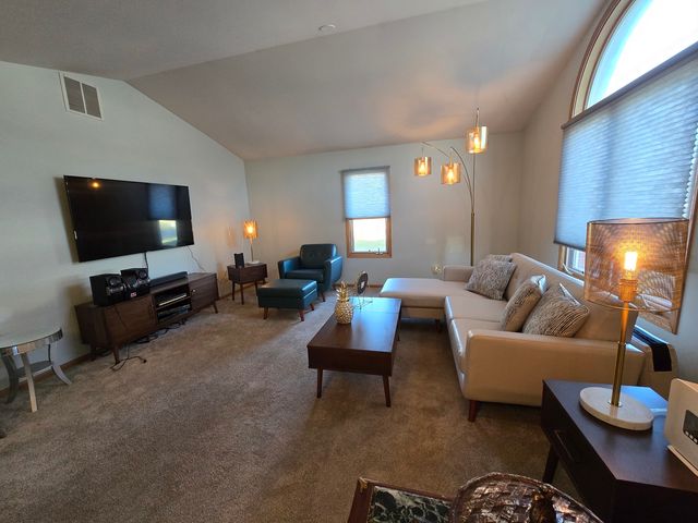 27106 S Fountainview Drive, Crete, IL 60417