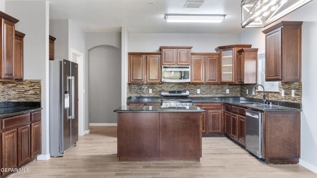 14388 High Rock Drive Drive, El Paso, TX 79938