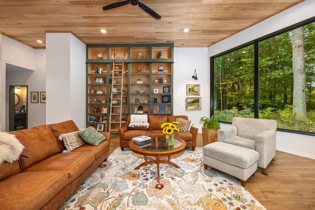 3465 Palmer Drive, Saugatuck, MI 49453