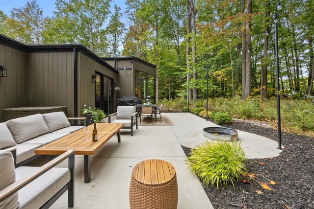 3465 Palmer Drive, Saugatuck, MI 49453