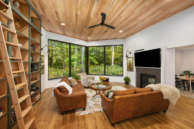 3465 Palmer Drive, Saugatuck, MI 49453