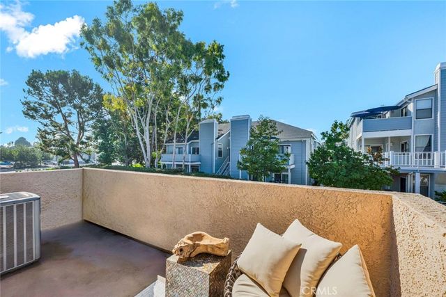 4561 Warner 201, Huntington Beach, CA 92649