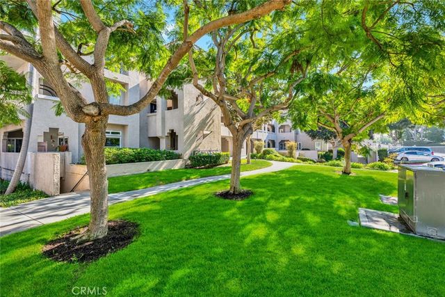 4561 Warner 201, Huntington Beach, CA 92649