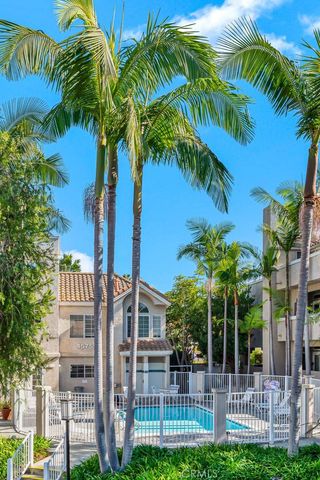 4561 Warner 201, Huntington Beach, CA 92649