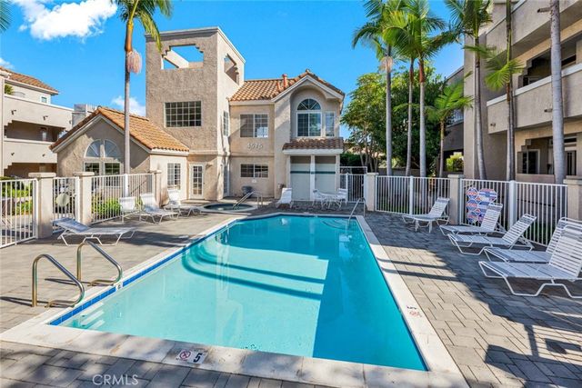 4561 Warner 201, Huntington Beach, CA 92649