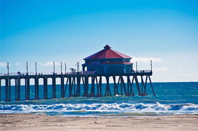 4561 Warner 201, Huntington Beach, CA 92649