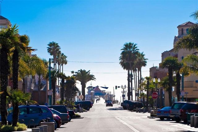 4561 Warner 201, Huntington Beach, CA 92649