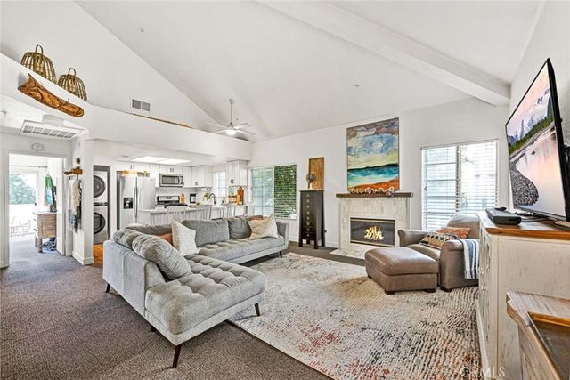 4561 Warner 201, Huntington Beach, CA 92649