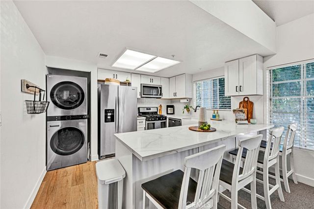 4561 Warner 201, Huntington Beach, CA 92649