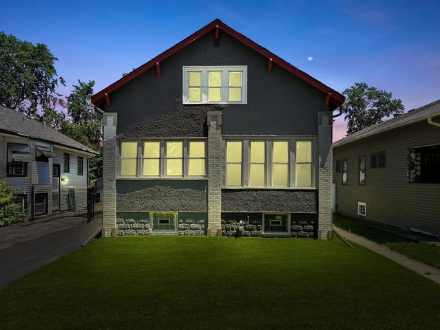 811 S 7th Avenue, Maywood, IL 60153