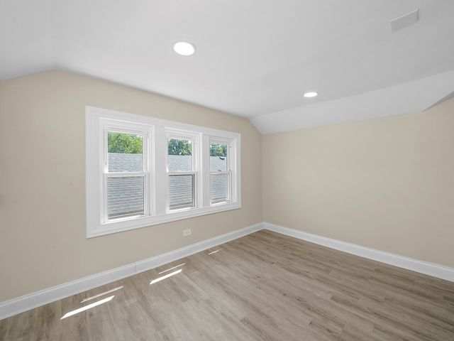 811 S 7th Avenue, Maywood, IL 60153