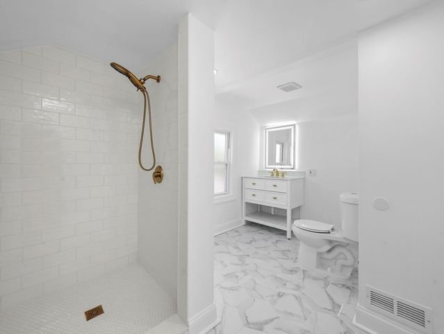 811 S 7th Avenue, Maywood, IL 60153