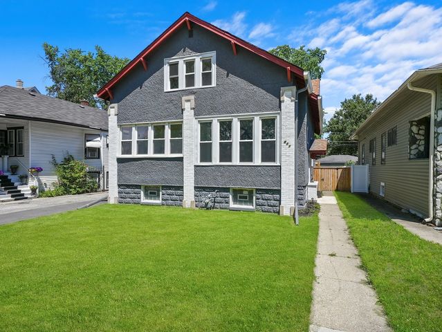 811 S 7th Avenue, Maywood, IL 60153