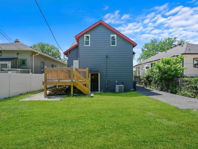 811 S 7th Avenue, Maywood, IL 60153