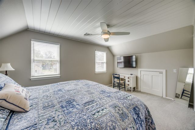 810 Kiowa Drive E, Gainesville, TX 76240