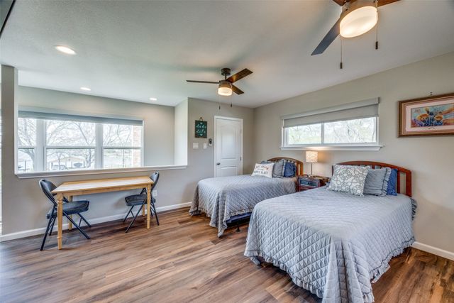 810 Kiowa Drive E, Gainesville, TX 76240