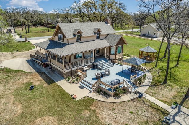 810 Kiowa Drive E, Gainesville, TX 76240