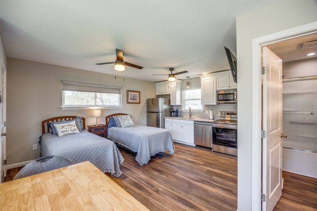 810 Kiowa Drive E, Gainesville, TX 76240