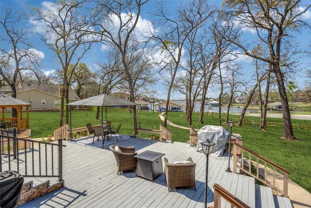 810 Kiowa Drive E, Gainesville, TX 76240