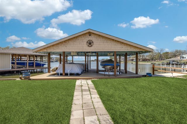 810 Kiowa Drive E, Gainesville, TX 76240