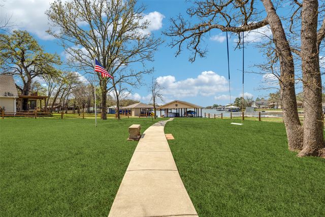 810 Kiowa Drive E, Gainesville, TX 76240