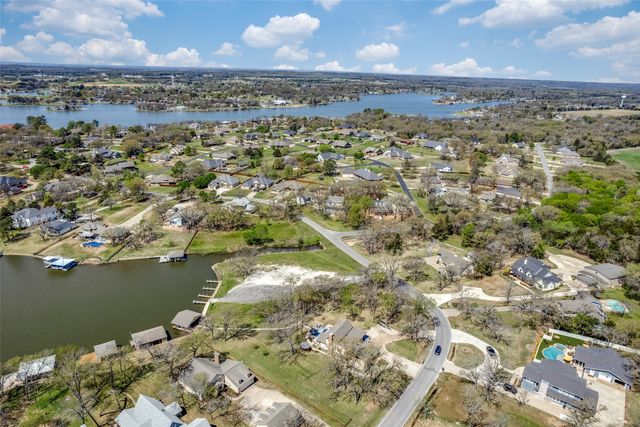 810 Kiowa Drive E, Gainesville, TX 76240