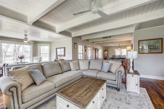810 Kiowa Drive E, Gainesville, TX 76240