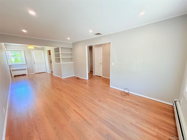 8 E Gate, Plainview, NY 11803