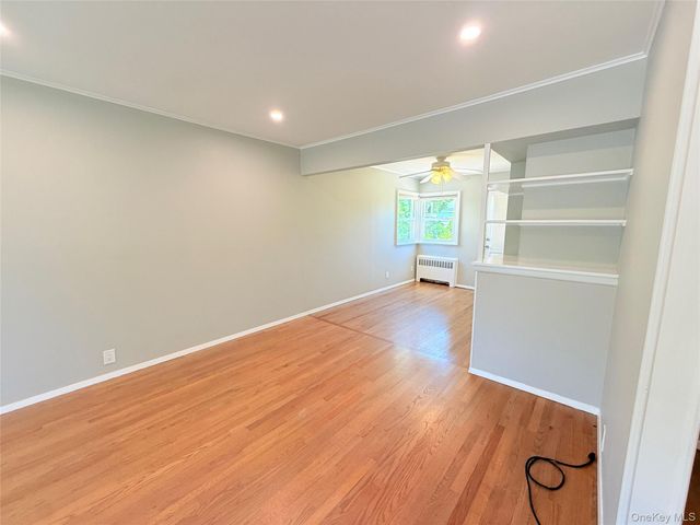 8 E Gate, Plainview, NY 11803