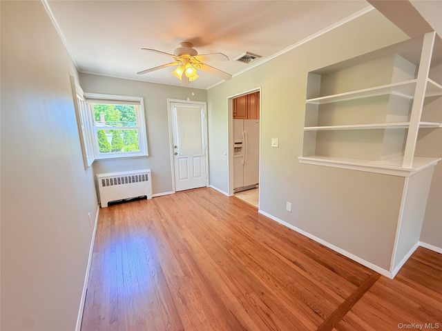 8 E Gate, Plainview, NY 11803