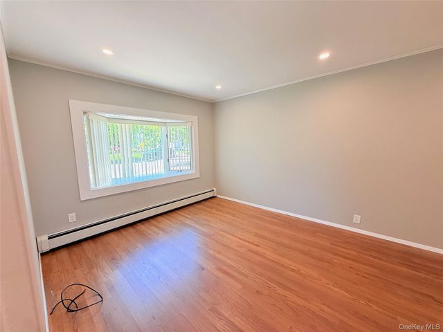 8 E Gate, Plainview, NY 11803