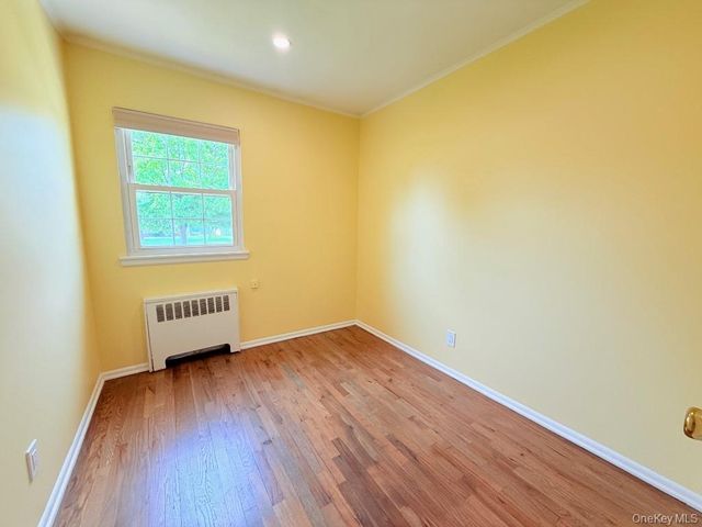 8 E Gate, Plainview, NY 11803
