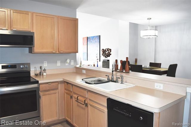 43513 Pendleton Circle, Sterling Heights, MI 48313