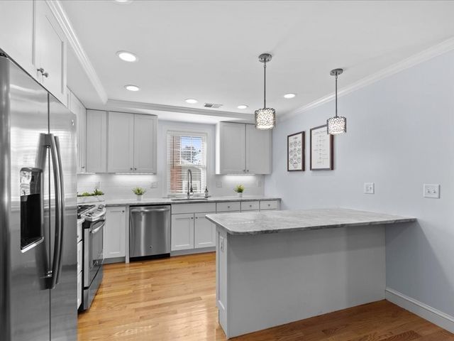 40 Catherine B, Boston, MA 02131
