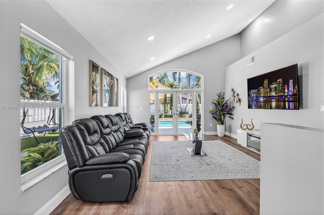 2003 NW 181st Ave, Pembroke Pines, FL 33029