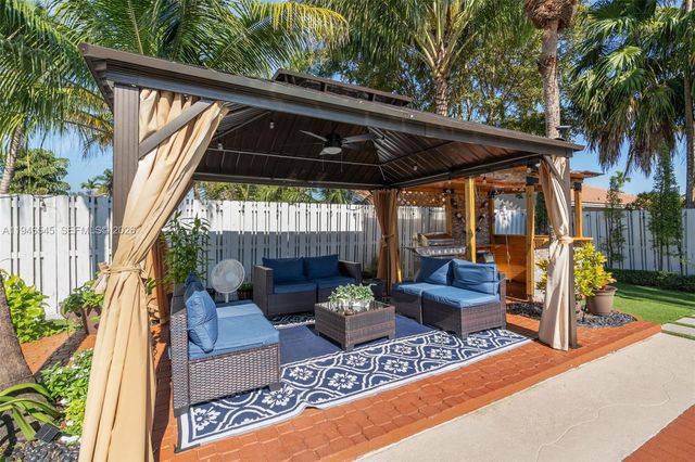 2003 NW 181st Ave, Pembroke Pines, FL 33029