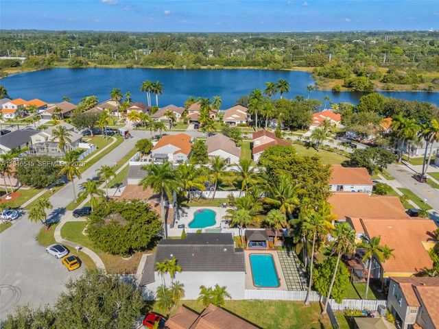 2003 NW 181st Ave, Pembroke Pines, FL 33029