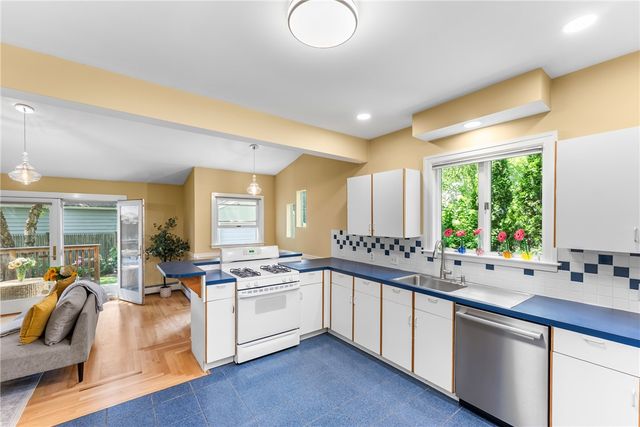 280 Cole Avenue, Providence, RI 02906