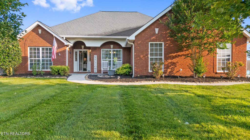 361 S Wingate Way, Lenoir City, TN 37771