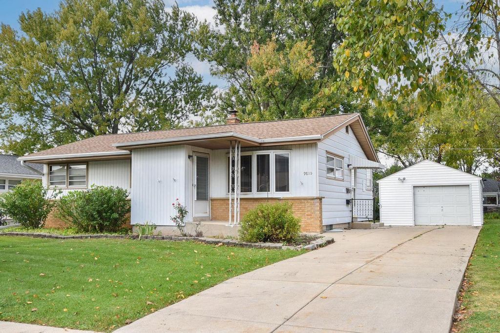 9810 W Manitoba STREET, West Allis, WI 53227