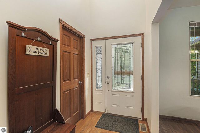 859 Pine Grove, Traverse City, MI 49686