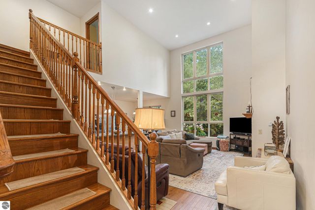 859 Pine Grove, Traverse City, MI 49686